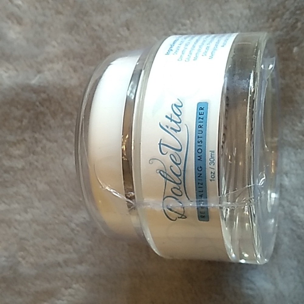 Dolce Vita Revitalizing Moisturizer